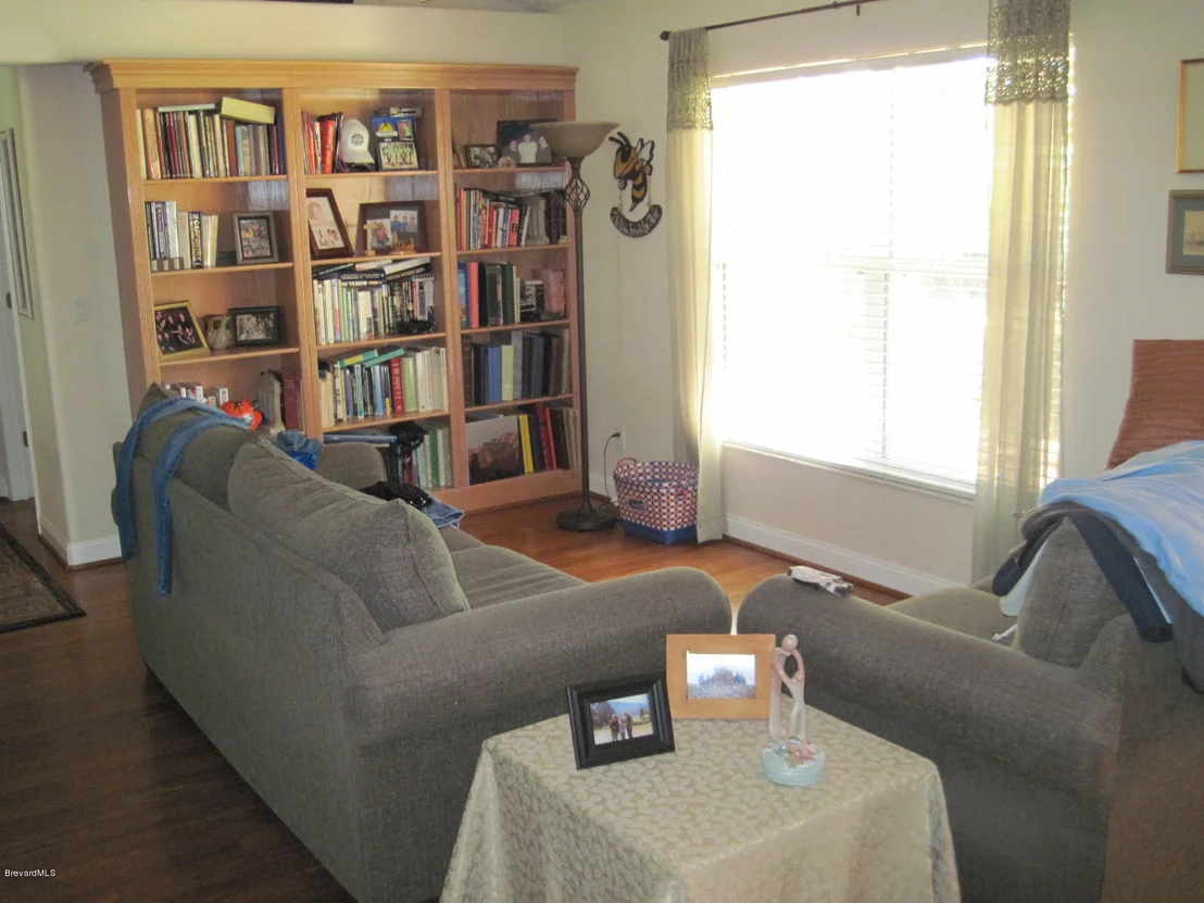 Photo of 4335 Milwaukee Avenue