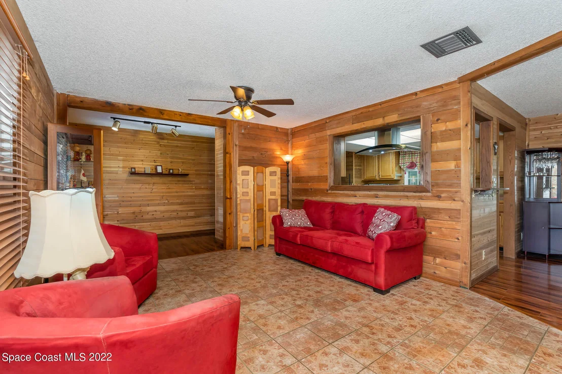 Photo of 2647 School Drive NE