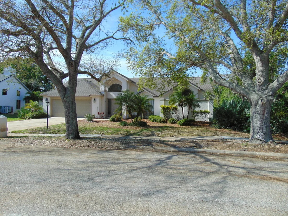 Photo of 595 Crassas Drive
