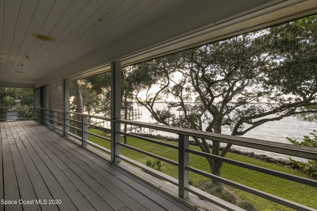 Photo of 1316 S Riverside Drive