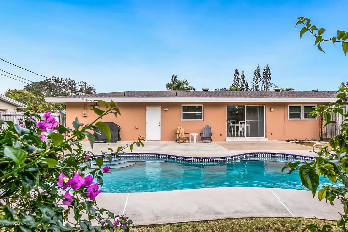 Photo of 565 Seabreeze Drive