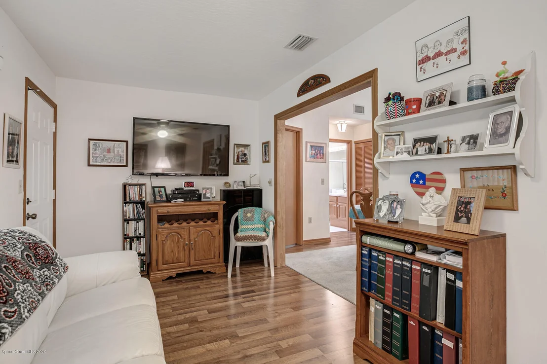 Photo of 4130 Twin Oaks Boulevard