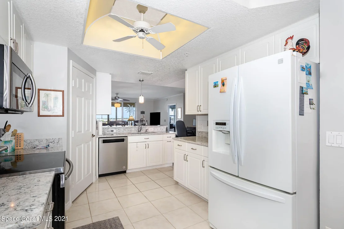 Photo of Unit 705 at 100 Riverside Drive