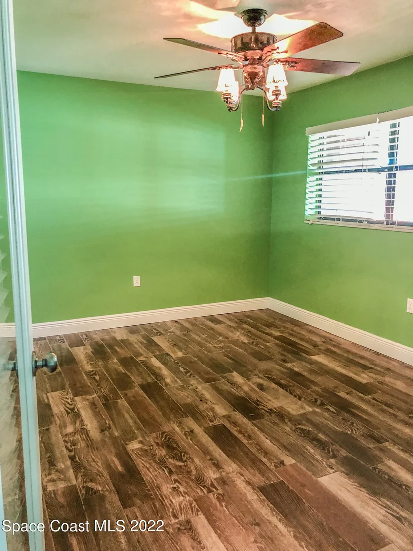 Photo of 469 Penguin Drive