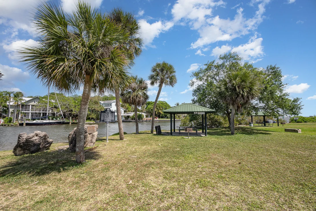 Photo of 949 W Whitmire Drive