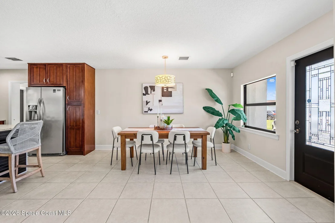Photo of 213 River Road