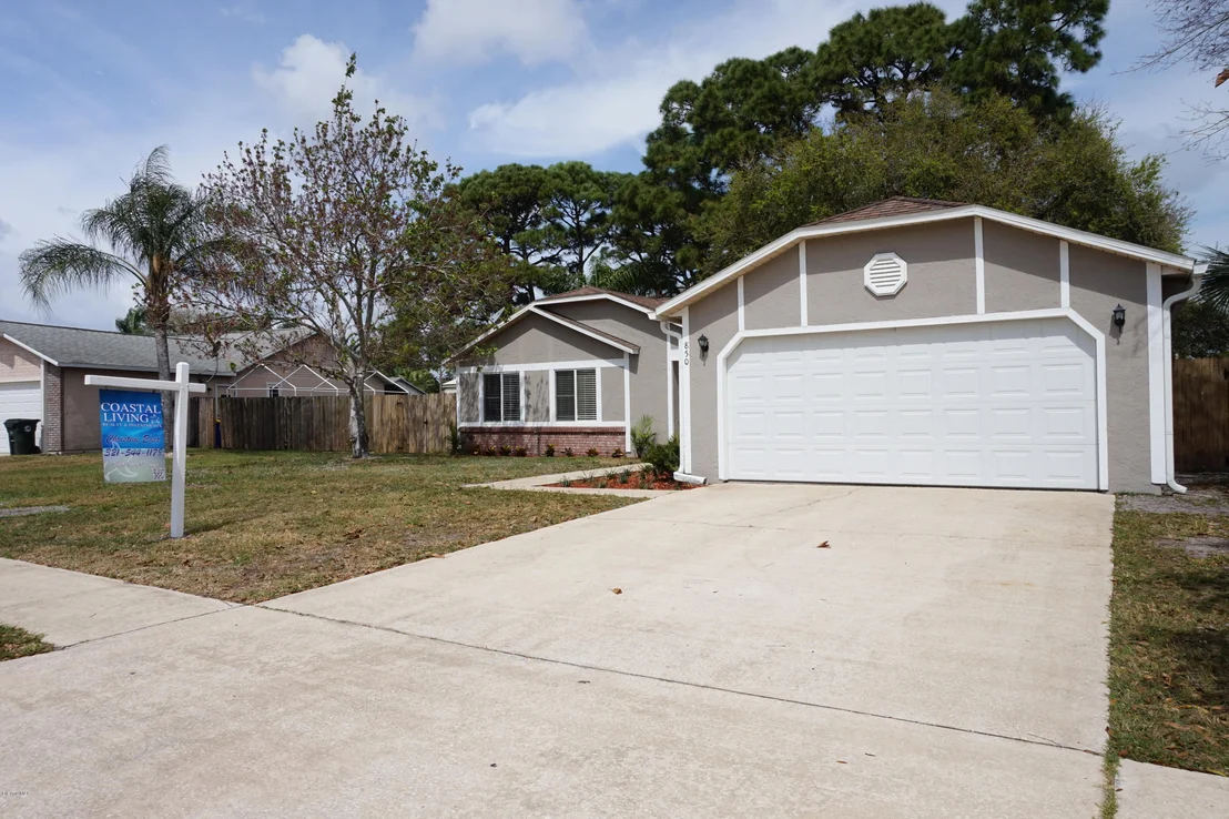 Photo of 850 Pine View Avenue