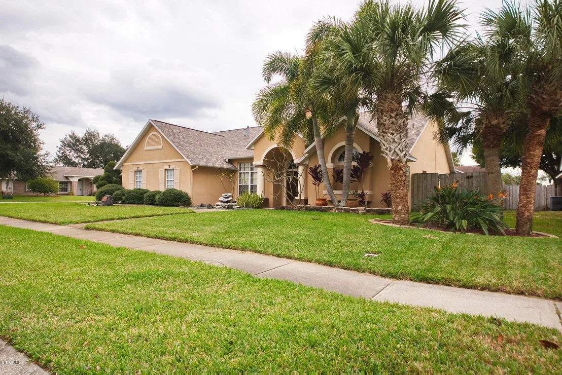 Photo of 977 Kingfisher Way