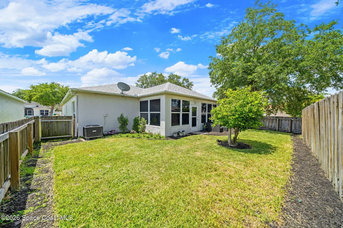 Photo of 1272 White Oak Circle