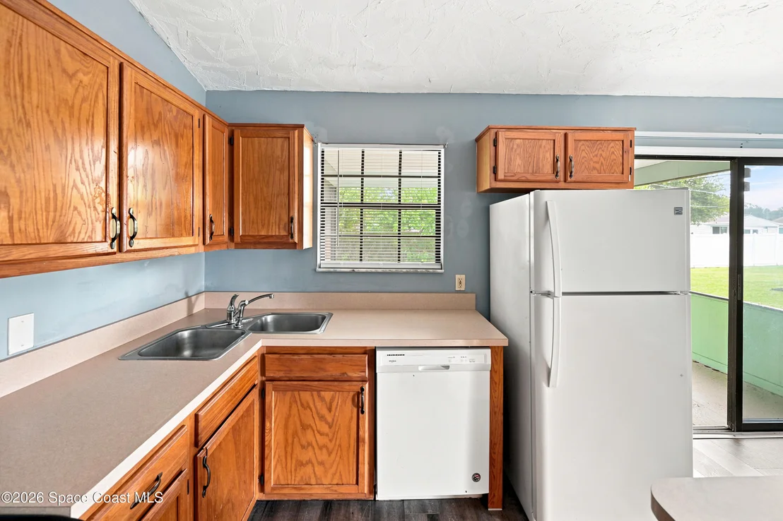 Photo of 2425 Cogan Drive SE
