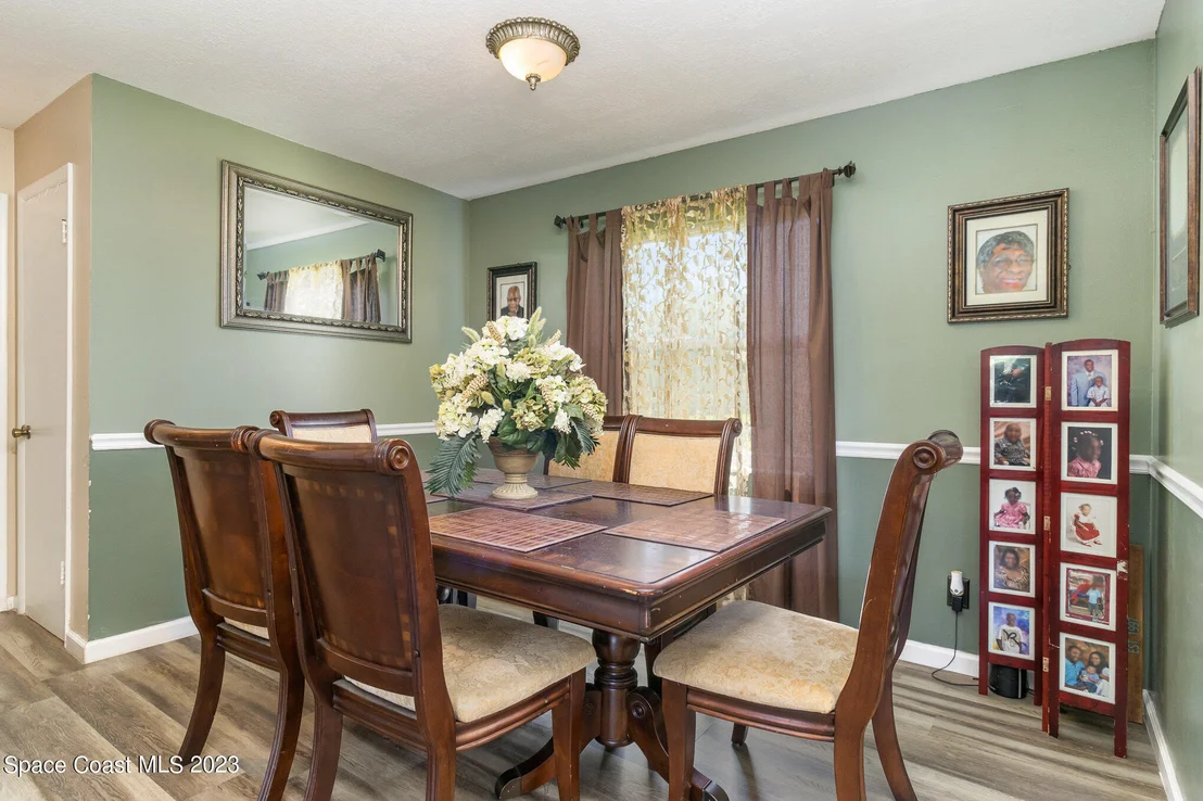 Photo of 1380 Estridge Drive
