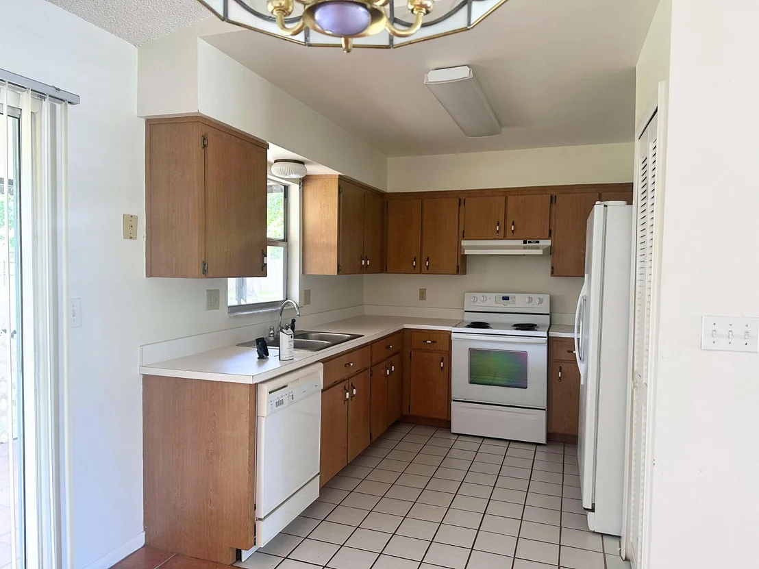 Photo of 853 Pine View Avenue