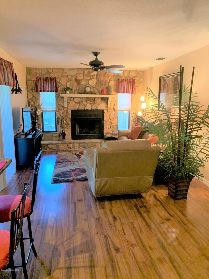 Photo of 5275 Devon Street