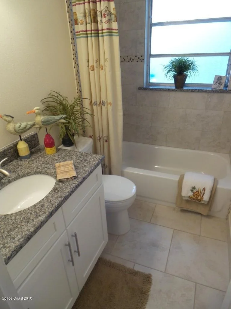 Photo of 1577 Queen Terrace