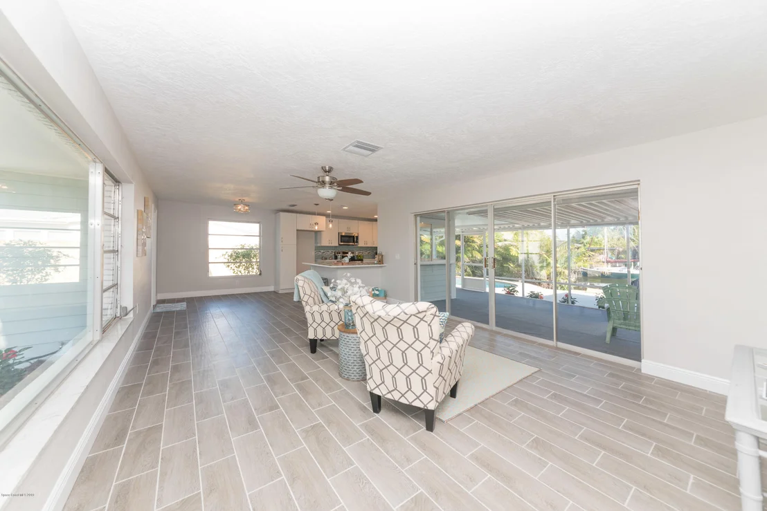 Photo of 405 Cardinal Drive
