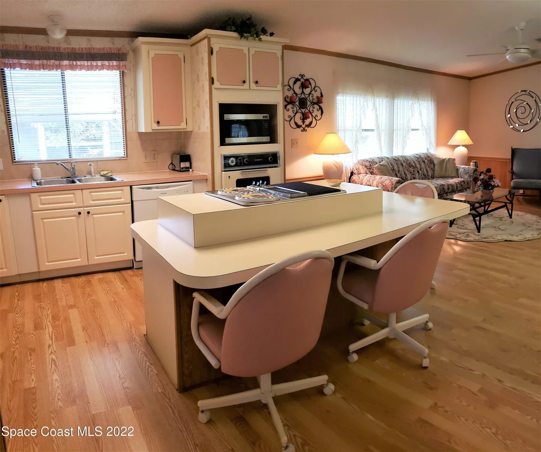 Photo of 2375 Coconut Palm Drive NE