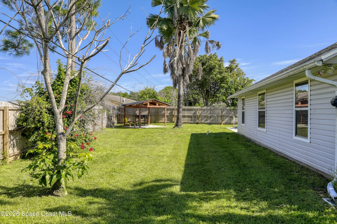 Photo of 449 NE Gilbert Drive NE