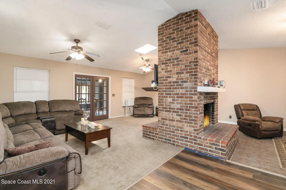 Photo of 2824 School Drive NE