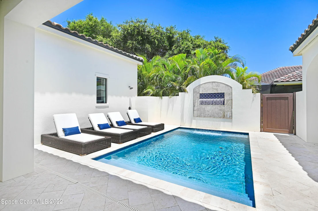 Photo of 180 Whaler Drive