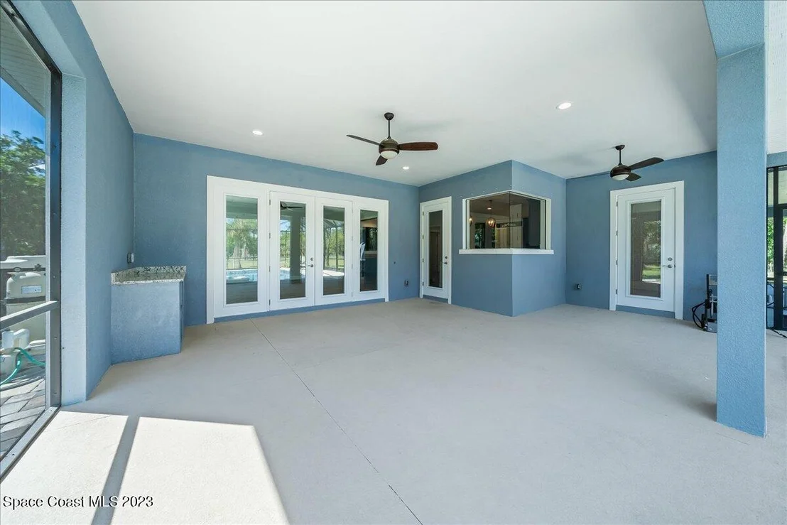 Photo of 2255 Seminole Boulevard