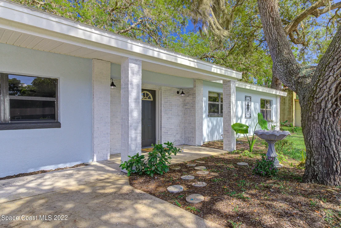 Photo of 2777 Pine Avenue
