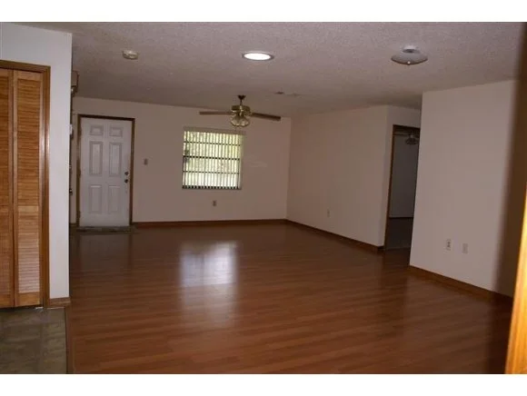Photo of 2060 Cox