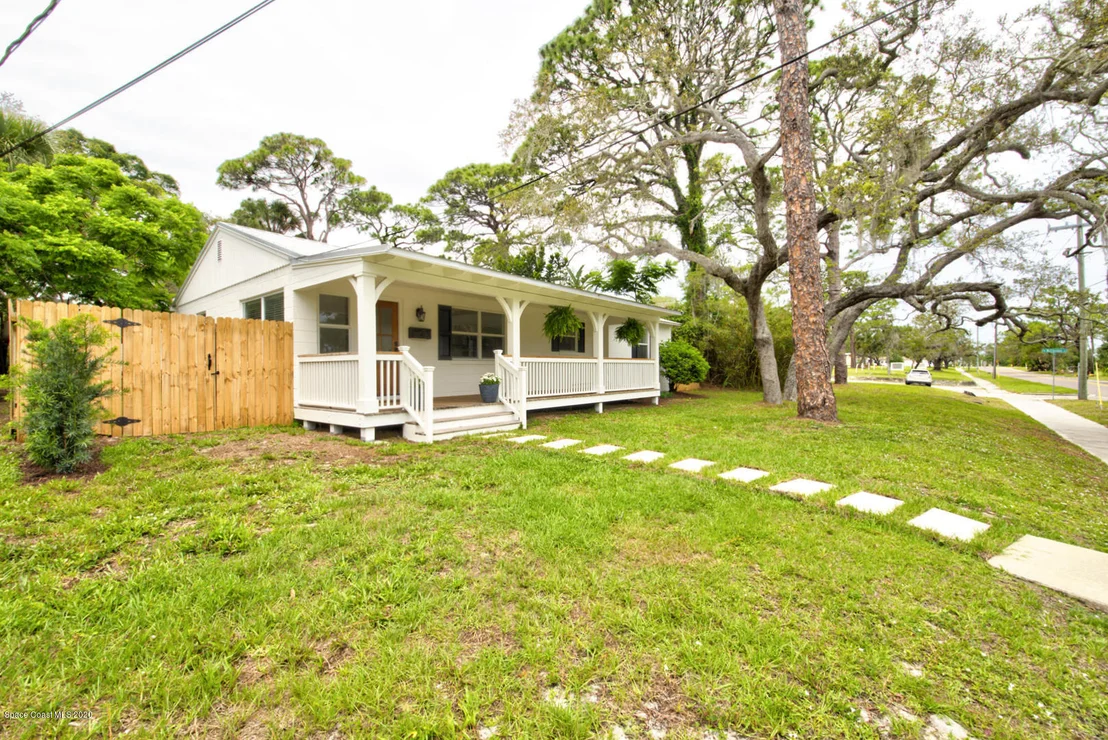 Photo of 1882 Pineapple Avenue