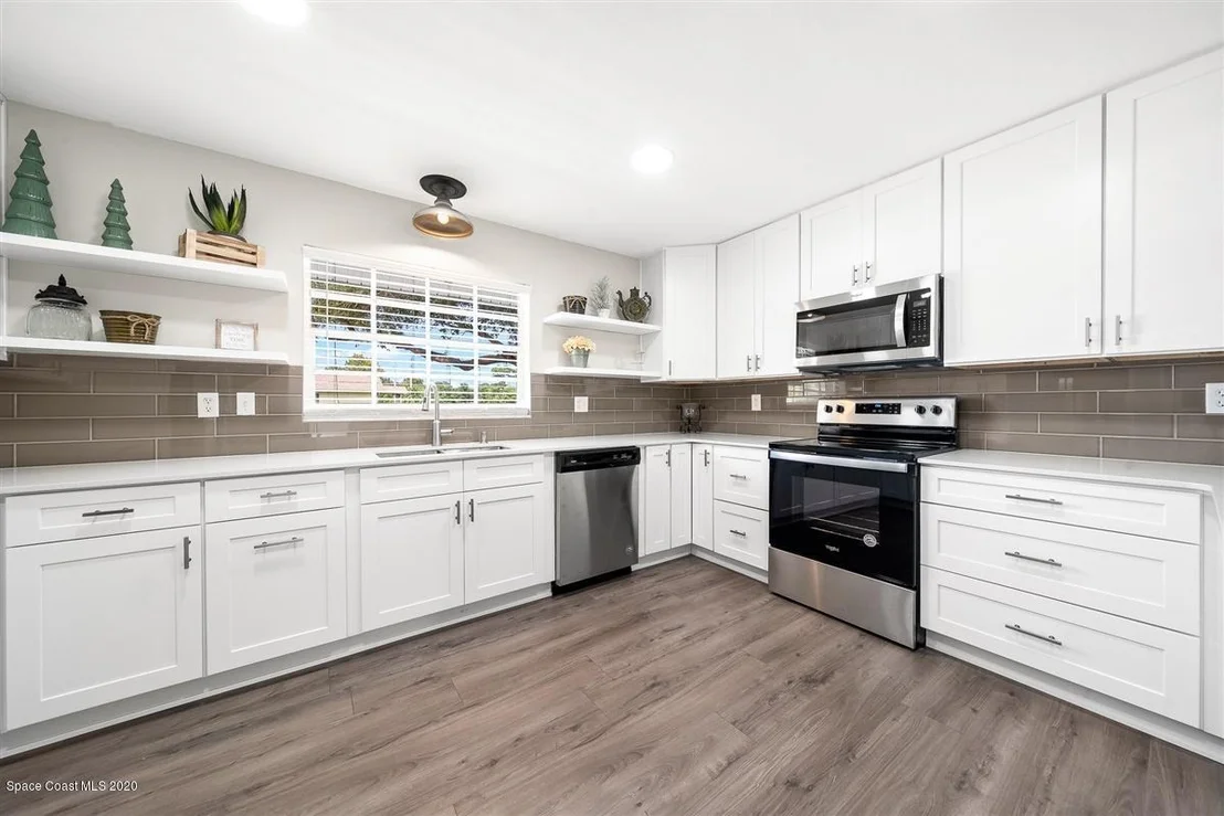 Photo of 977 Pineland Drive