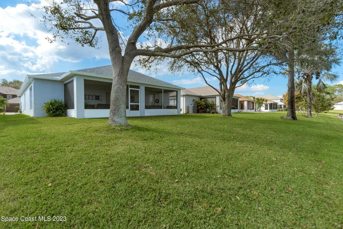 Photo of 1218 White Oak Circle