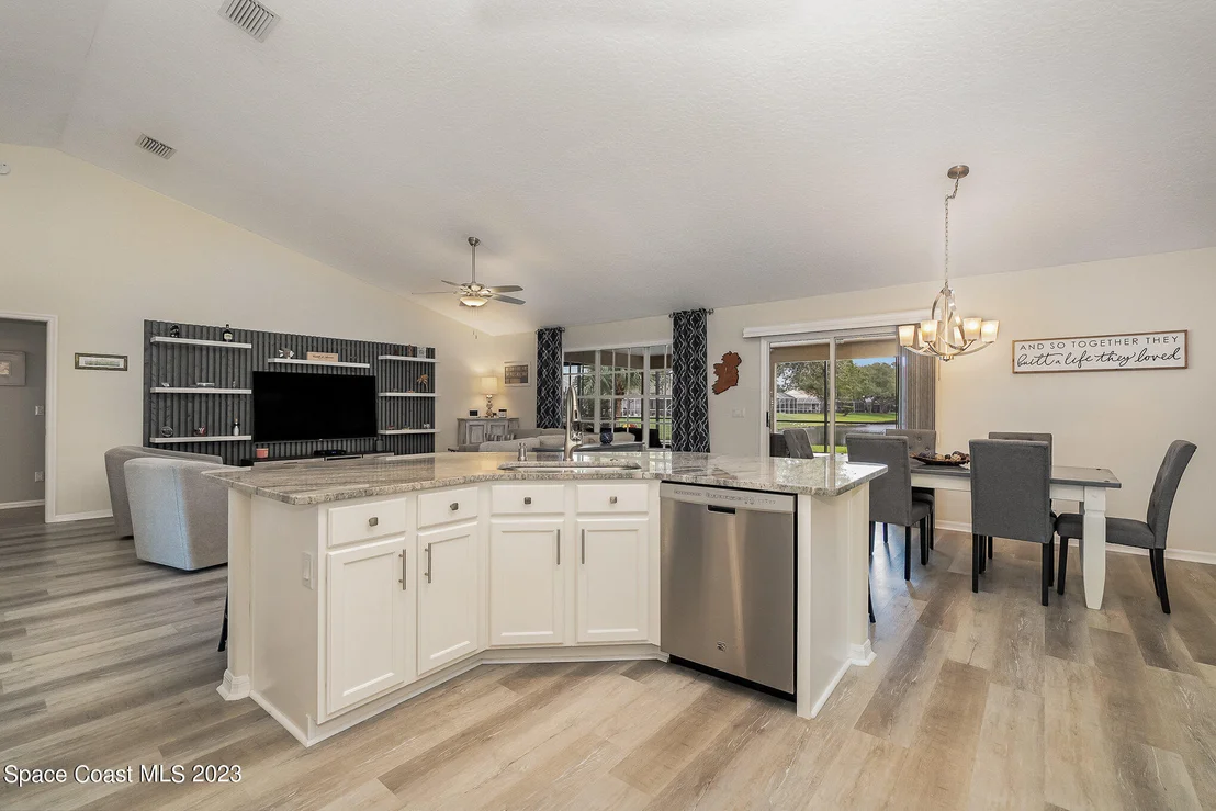 Photo of 321 Lake Victoria Circle