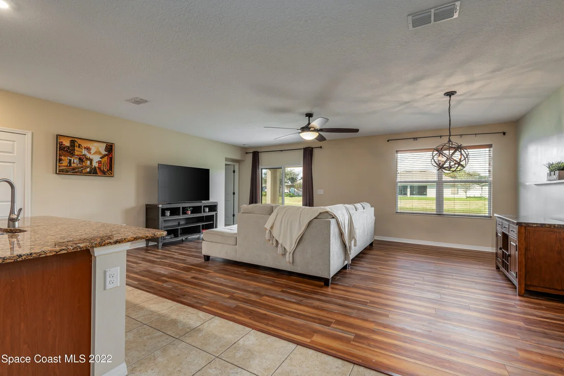 Photo of 1125 Morgan Circle NE
