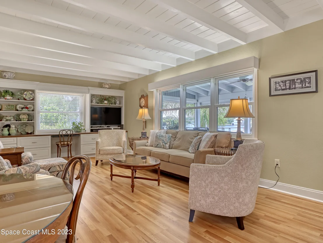 Photo of 972 W Whitmire Drive