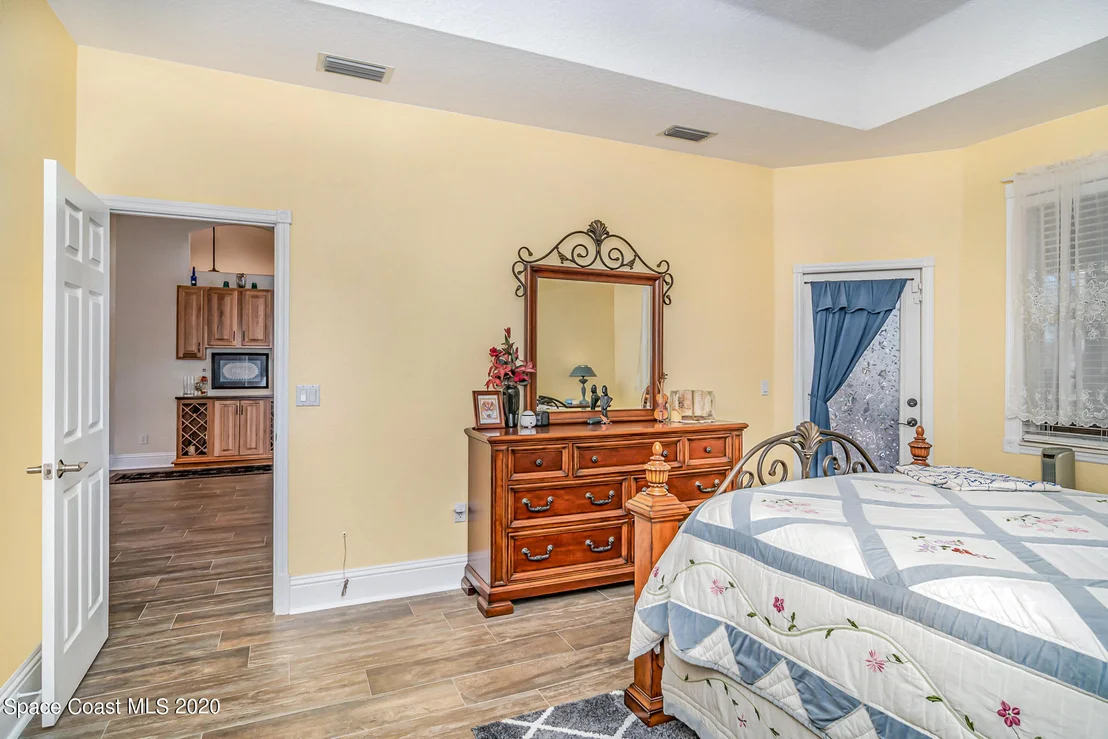 Photo of 4333 Long Lake Road