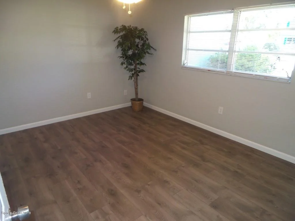 Photo of 1577 Queen Terrace