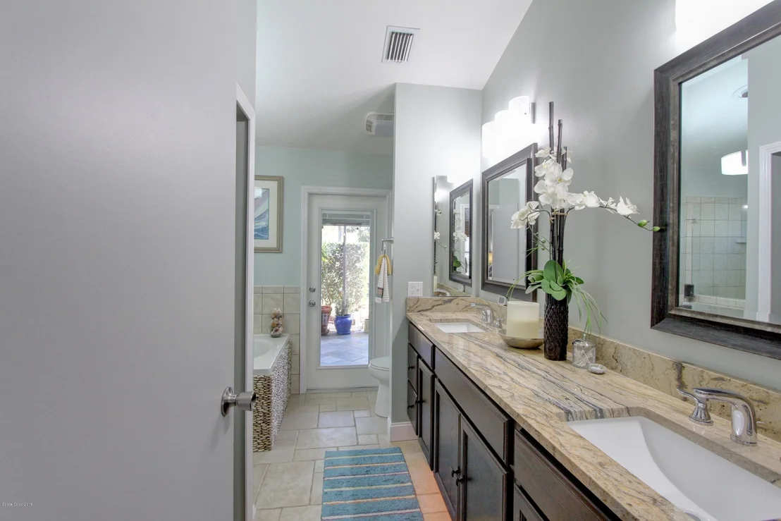 Photo of 1237 Lakeview Drive