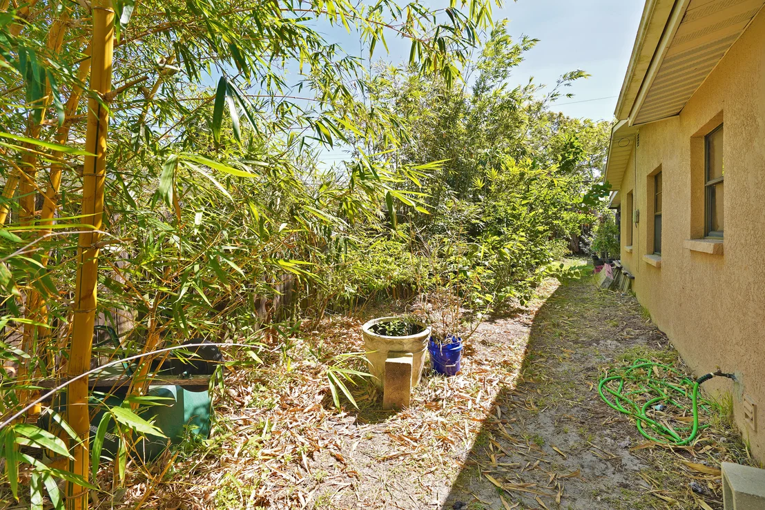 Photo of 1081 Madrid Road