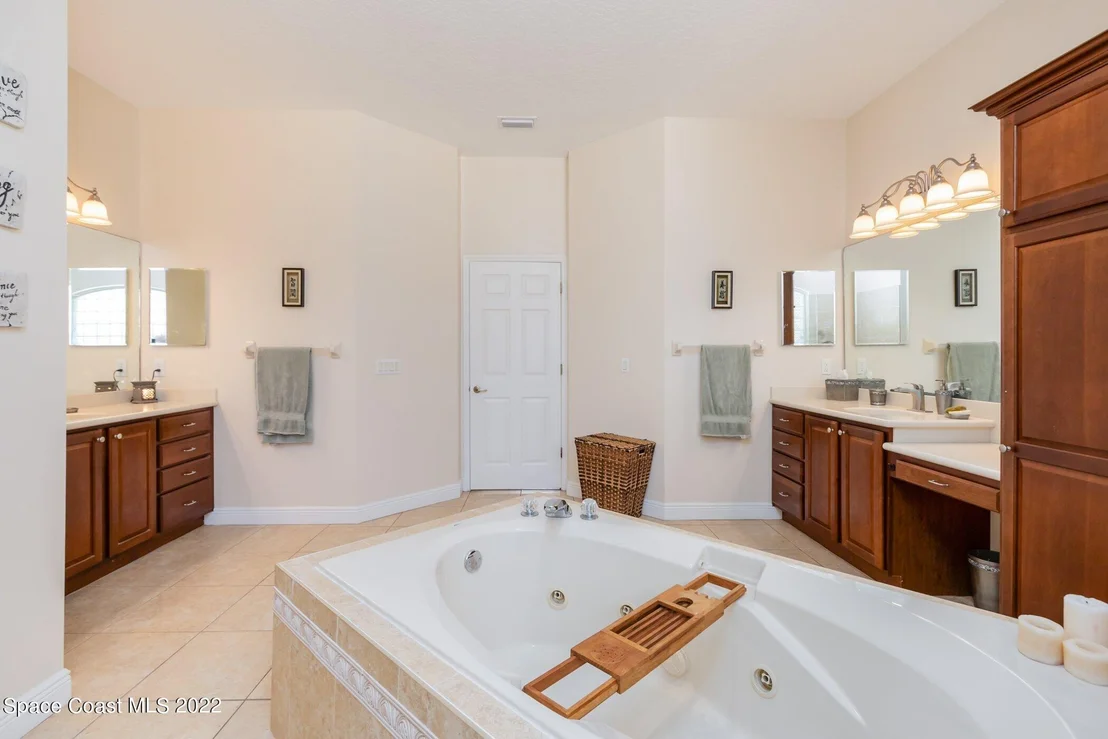 Photo of 2024 Windbrook Drive SE