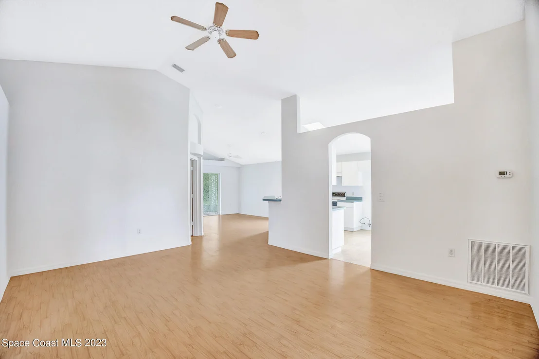 Photo of 958 Pine Creek Circle NE