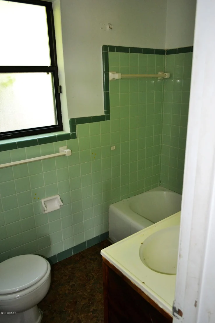 Photo of 1101 AZALEA Lane