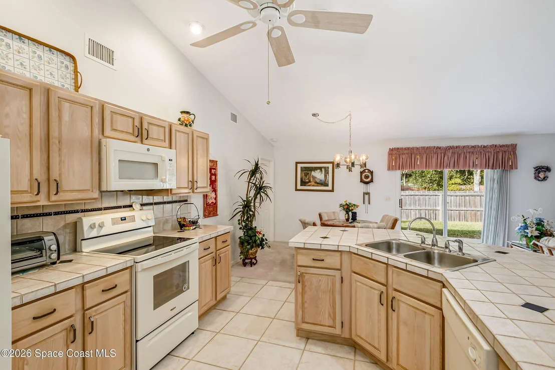 Photo of 2446 Oakcrest Lane