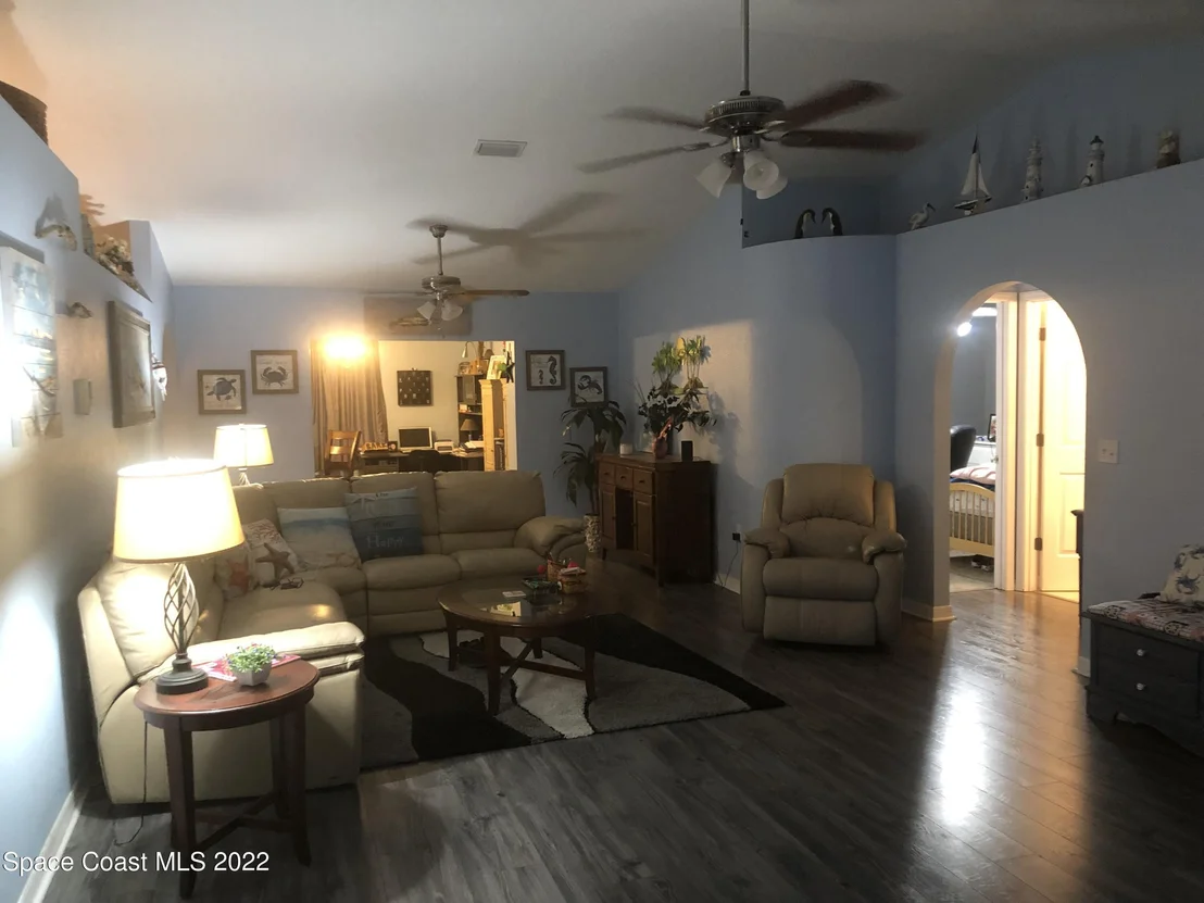 Photo of 6591 Bancroft Avenue