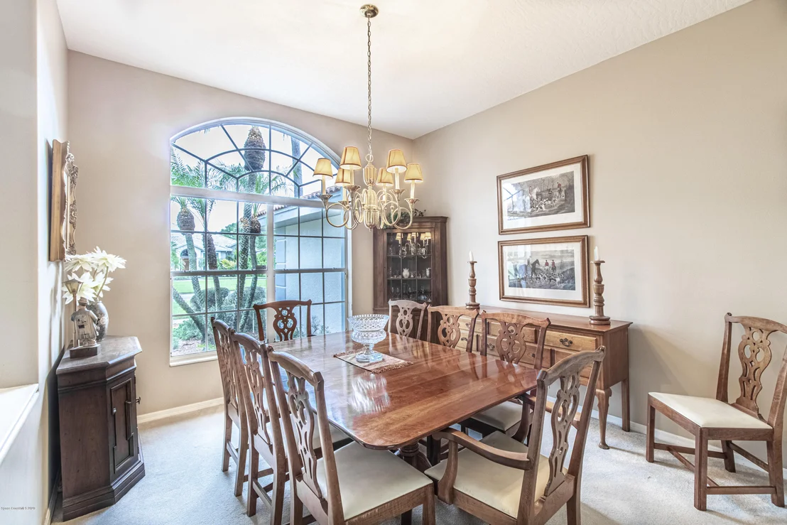 Photo of 735 Glengarry Drive