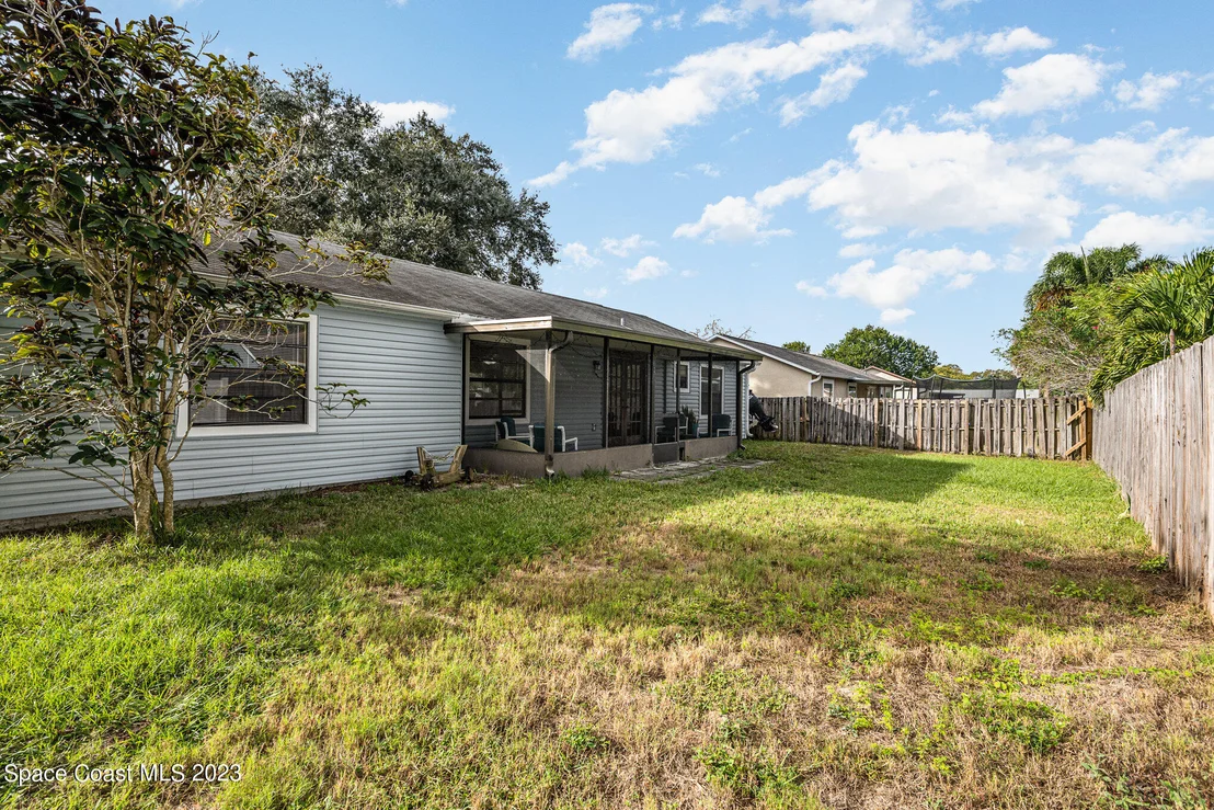 Photo of 858 Pine Wood