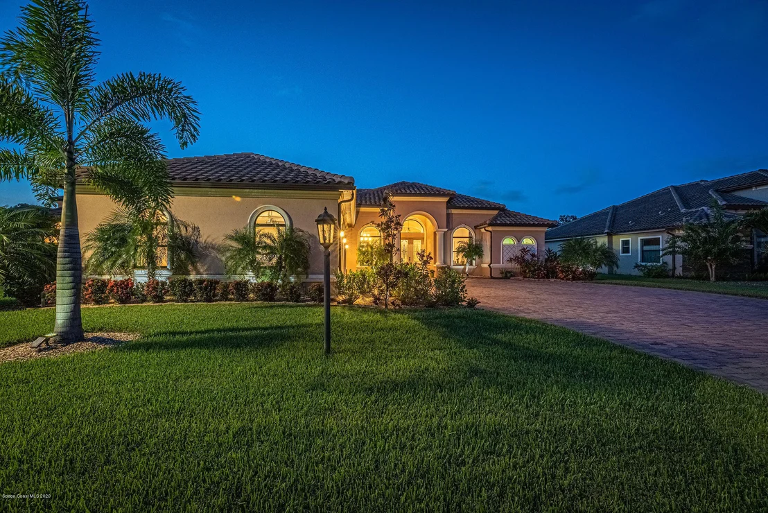 Photo of 824 Lorenza Place