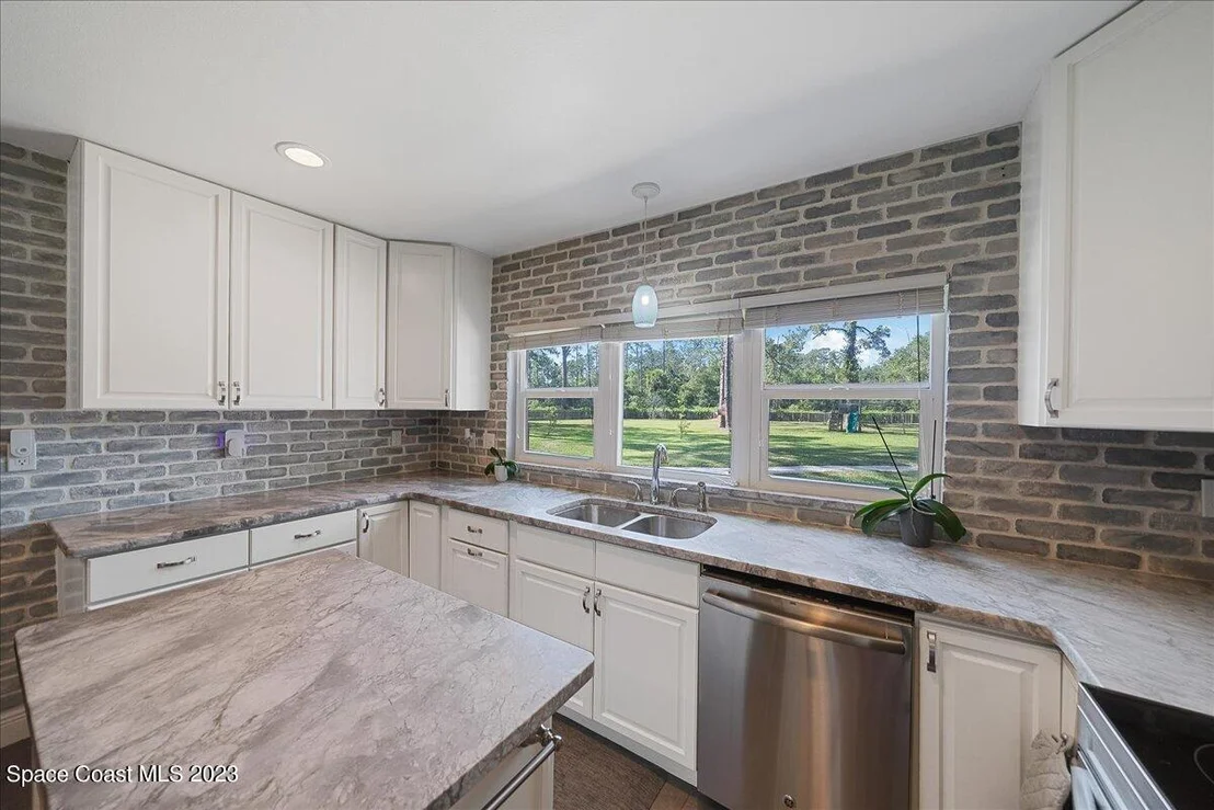 Photo of 8615 Sylvan Drive