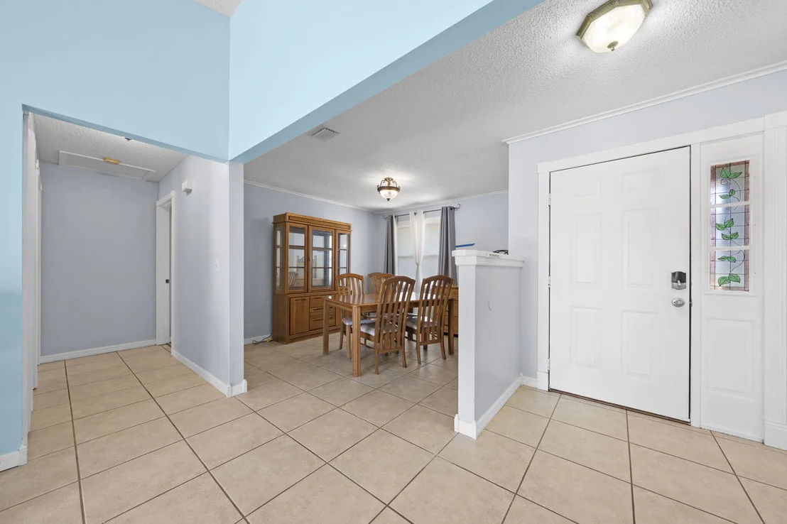 Photo of 857 Pine View Avenue