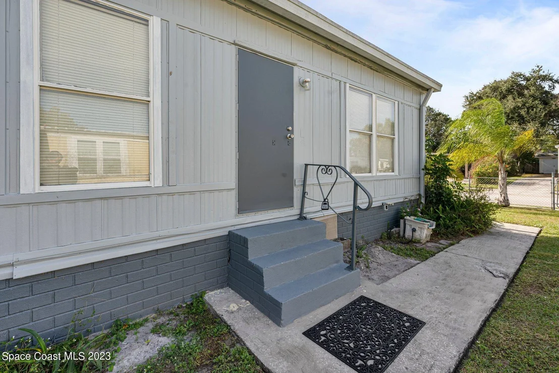 Photo of 1162 Luther Drive