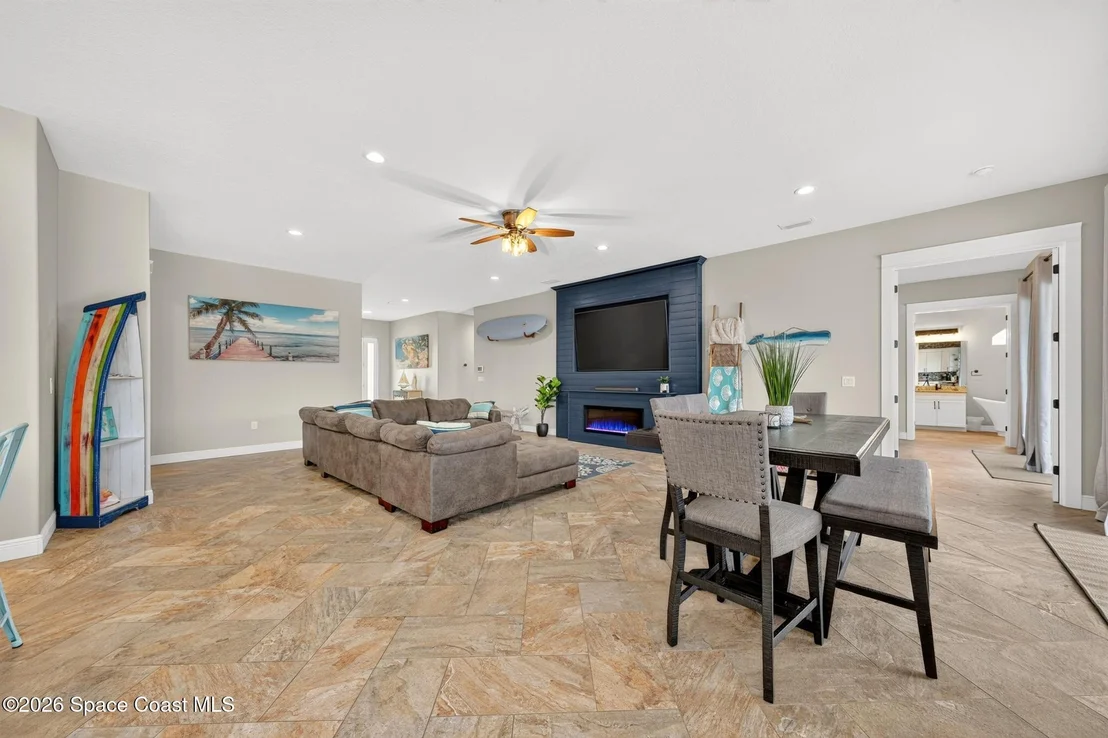 Photo of 318 Angelo Lane