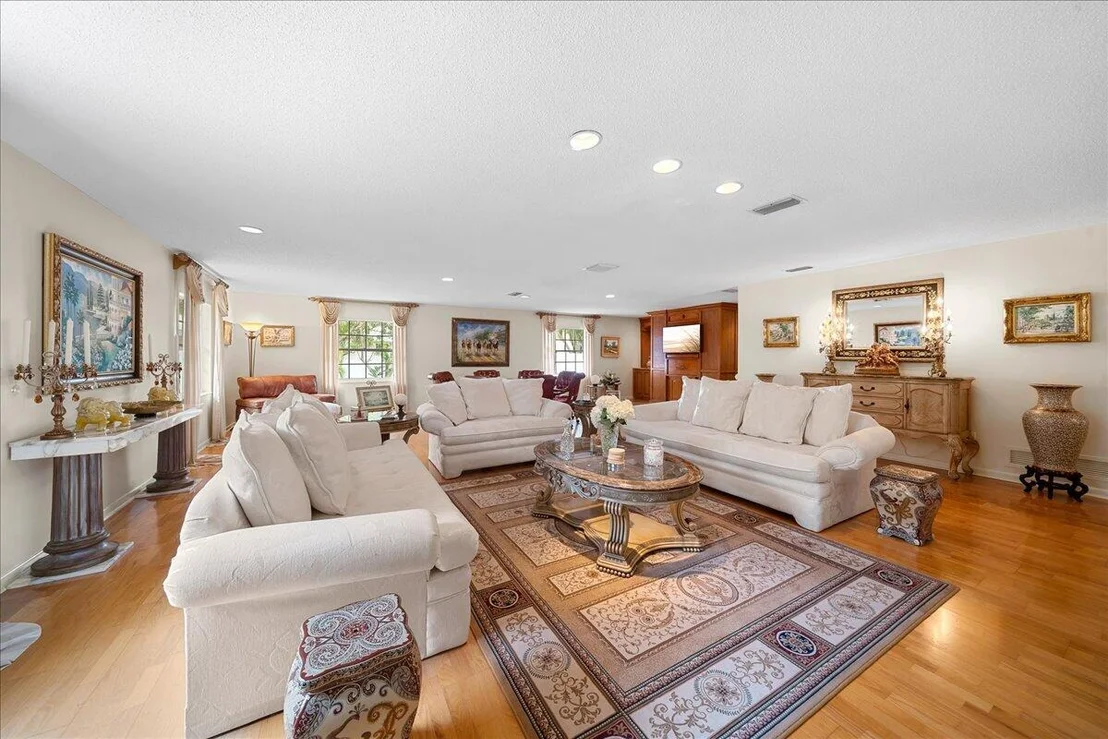 Photo of 716 Malibu Lane