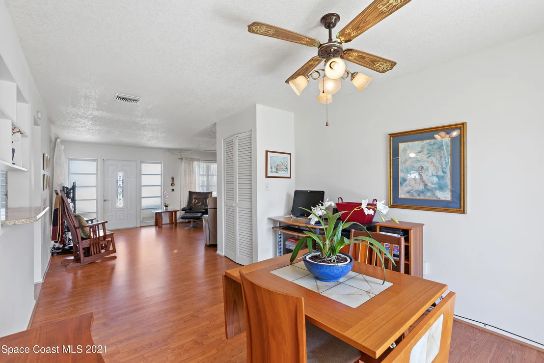Photo of 584 Westminster Avenue